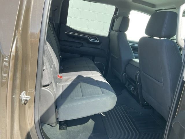 Used 2023 Chevrolet Silverado 1500 LT AWD/4WD image 16