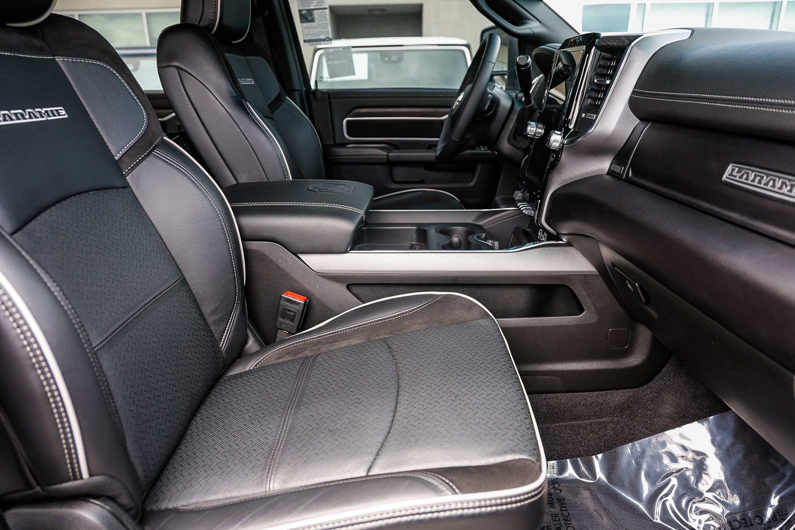 Used 2025 RAM 2500 Laramie w/ Towing Technology Group AWD/4WD image 16