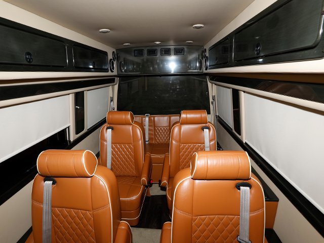 Used 2017 Mercedes-Benz Sprinter 3500 image 27