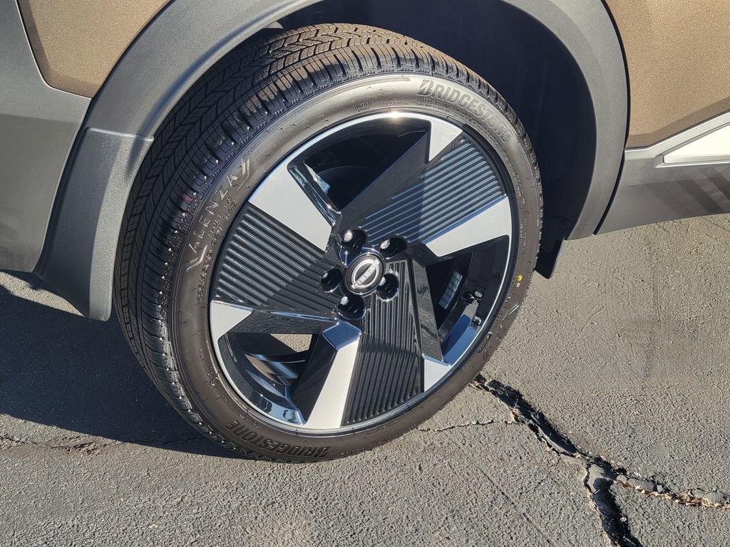 New 2026 Nissan Kicks SR w/ Illumination Package image 3