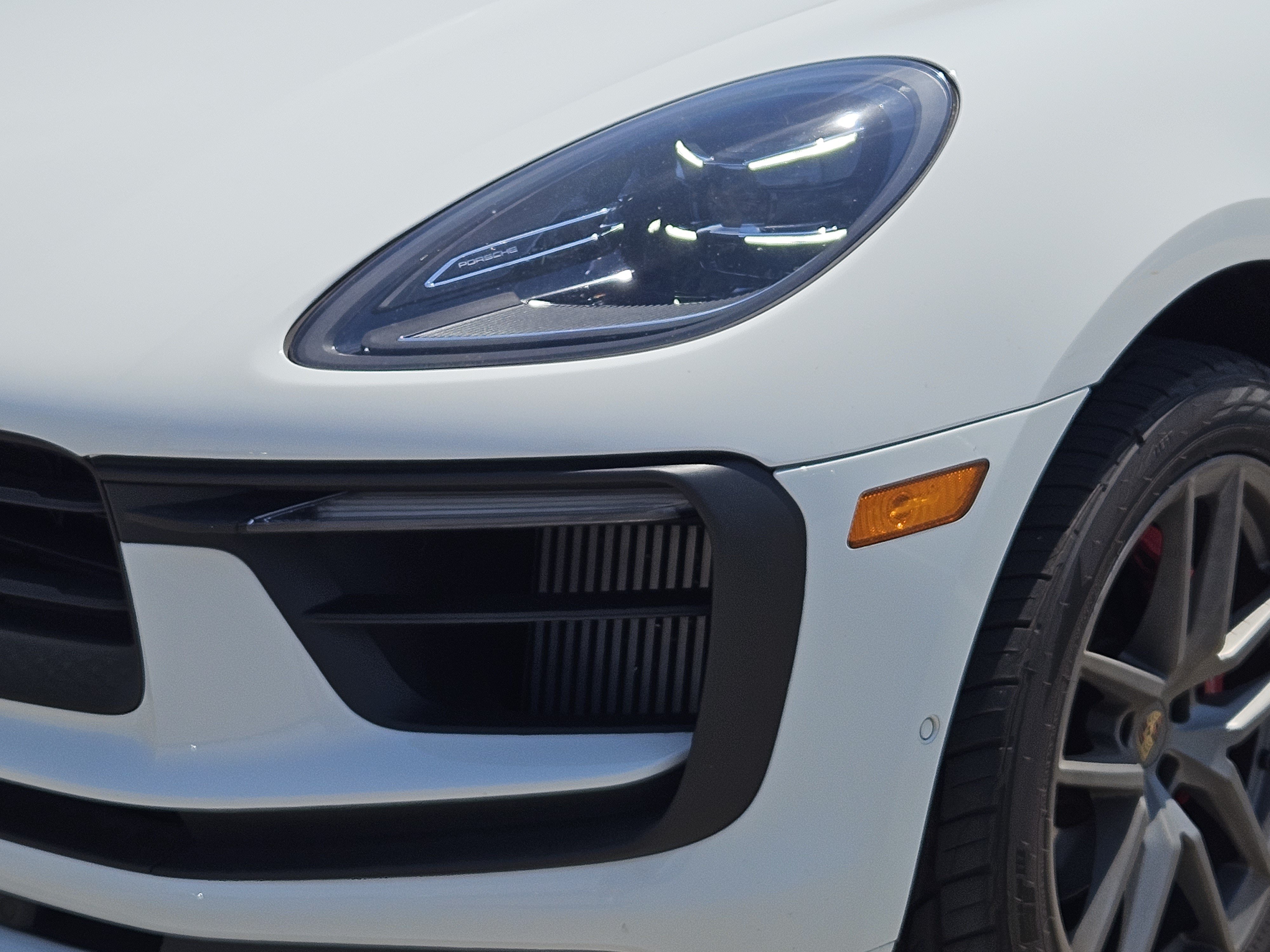 Certified 2022 Porsche Macan S w/ Premium Package Plus AWD/4WD image 12