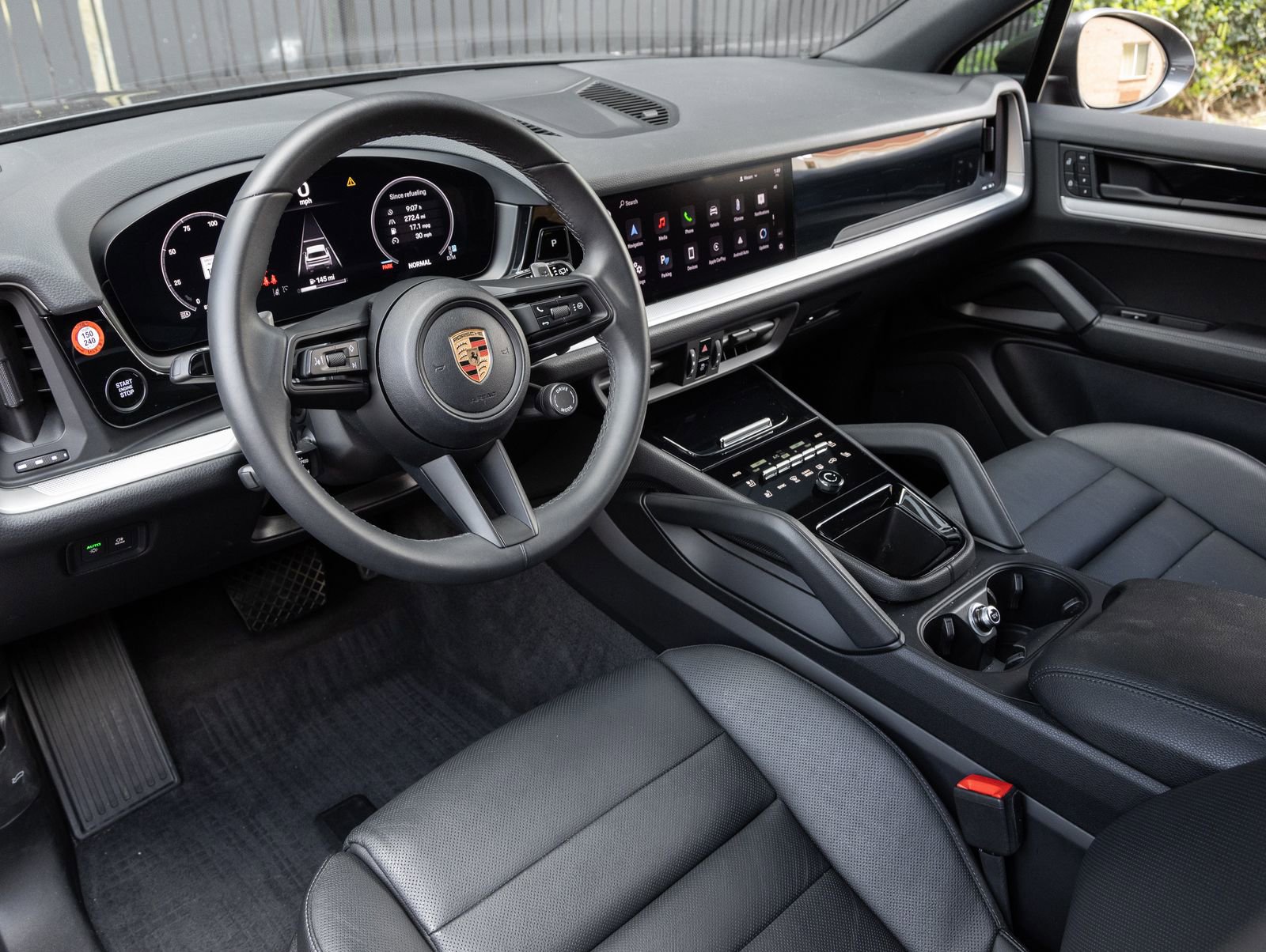 Certified 2025 Porsche Cayenne image 4