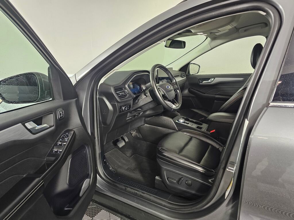 Used 2024 Ford Escape Platinum image 20