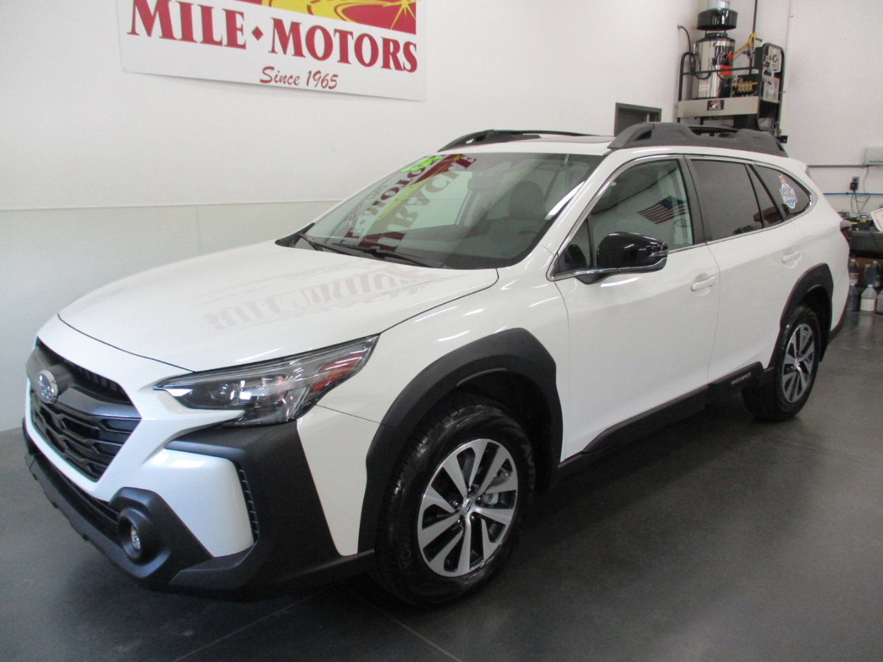 Used 2025 Subaru Outback Premium image 3