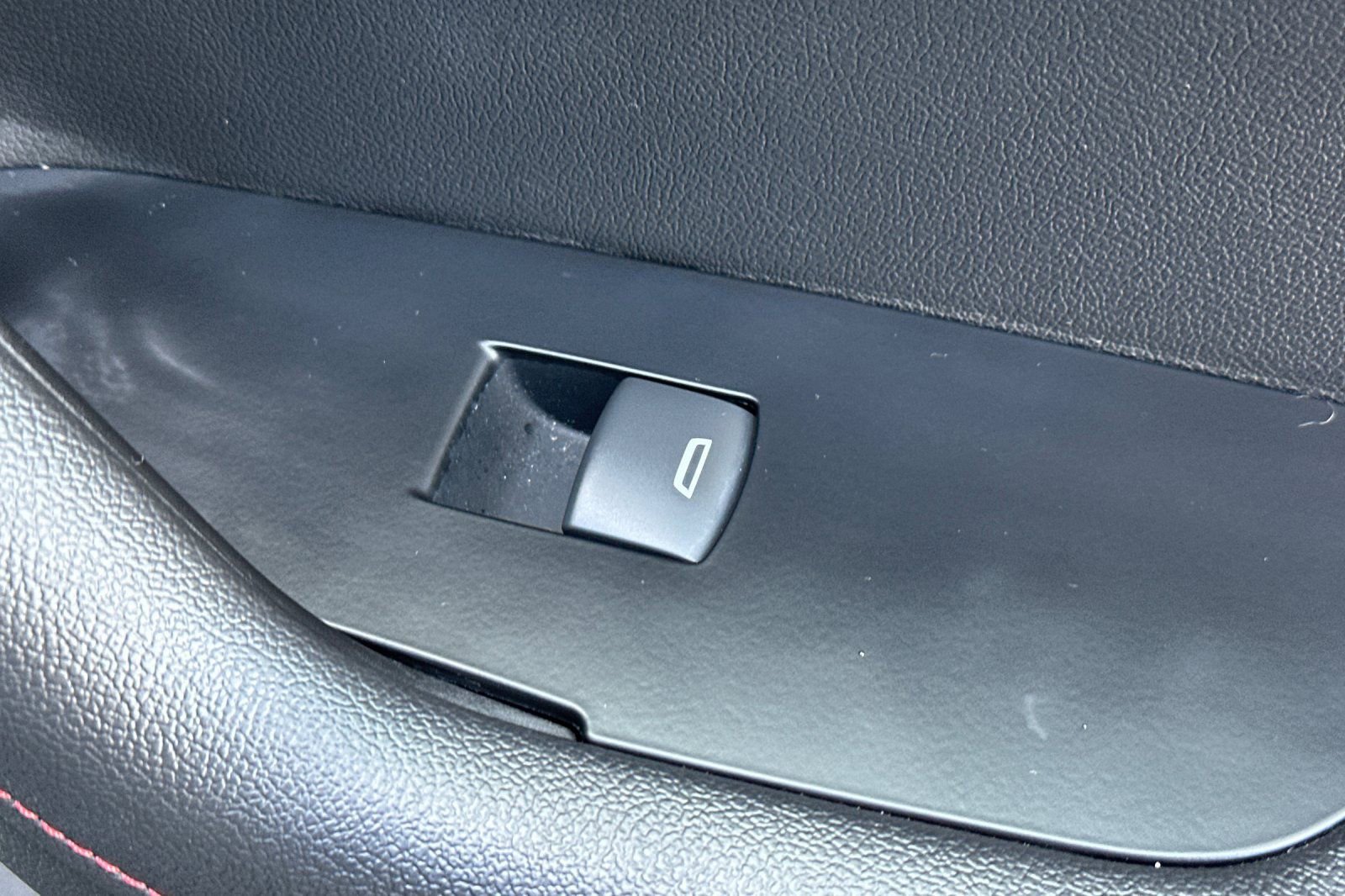 Used 2025 Chevrolet Blazer RS image 23