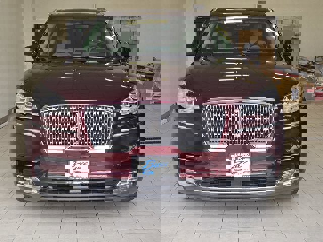 Used 2020 Lincoln Aviator Reserve w/ Equipment Group 202A image 2