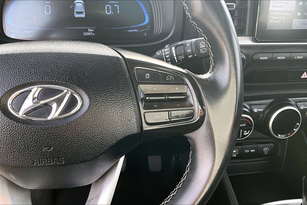 Used 2025 Hyundai Venue SEL image 16