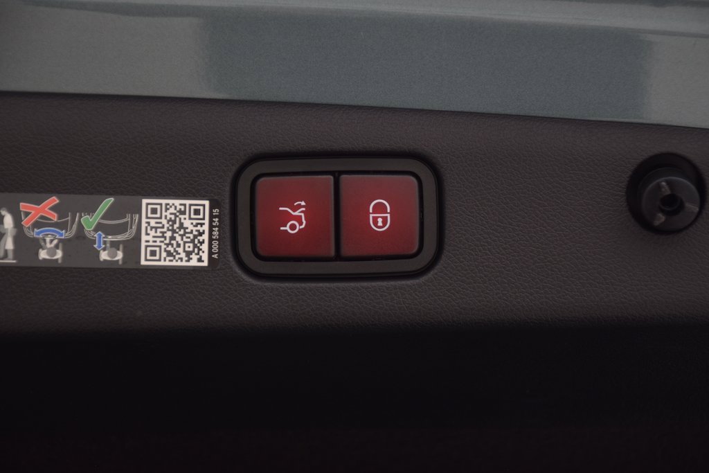 Used 2025 Mercedes-Benz E 53 AMG e 4MATIC Sedan image 31