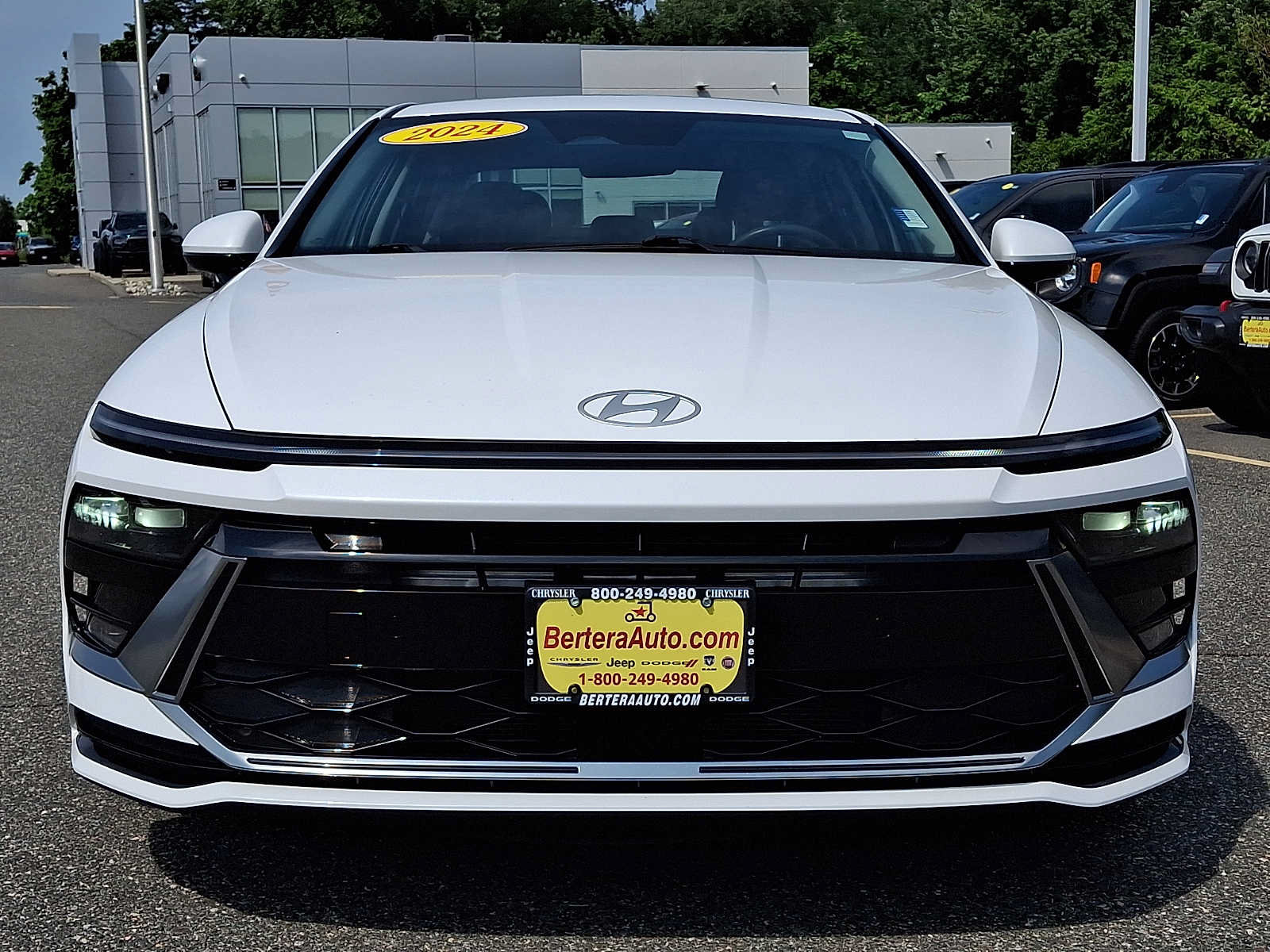 Used 2024 Hyundai Sonata SEL AWD/4WD image 2