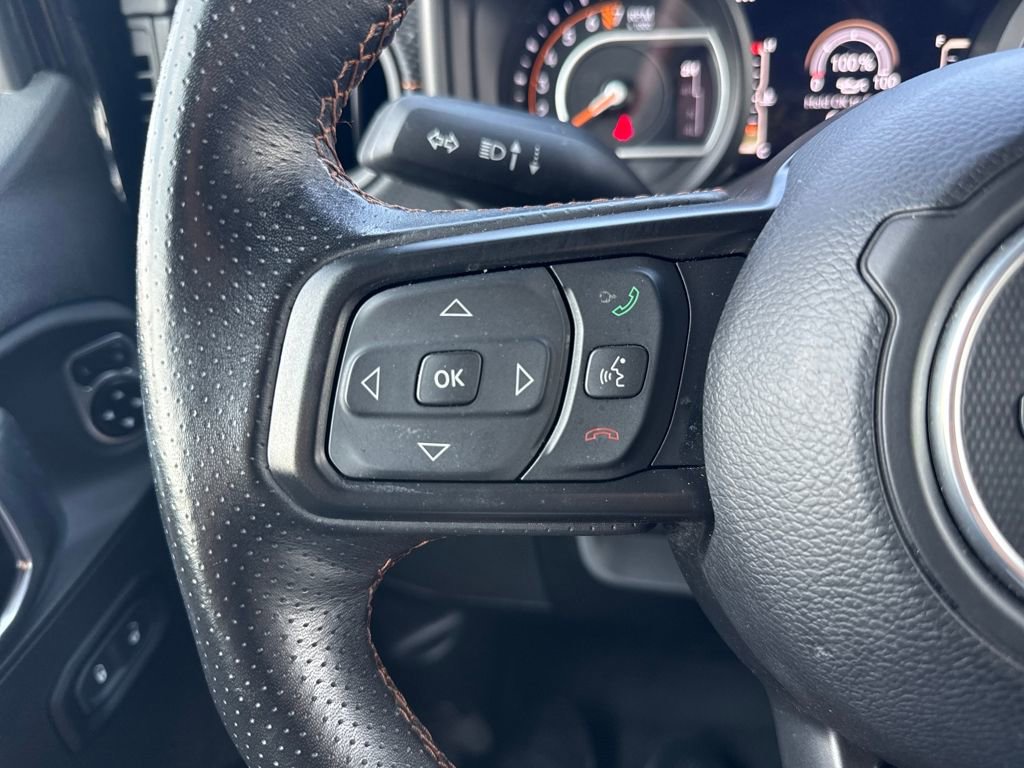 Used 2024 Jeep Gladiator Mojave w/ Technology Group AWD/4WD image 16