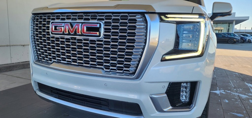 Used 2023 GMC Yukon Denali w/ Denali Reserve Package image 2