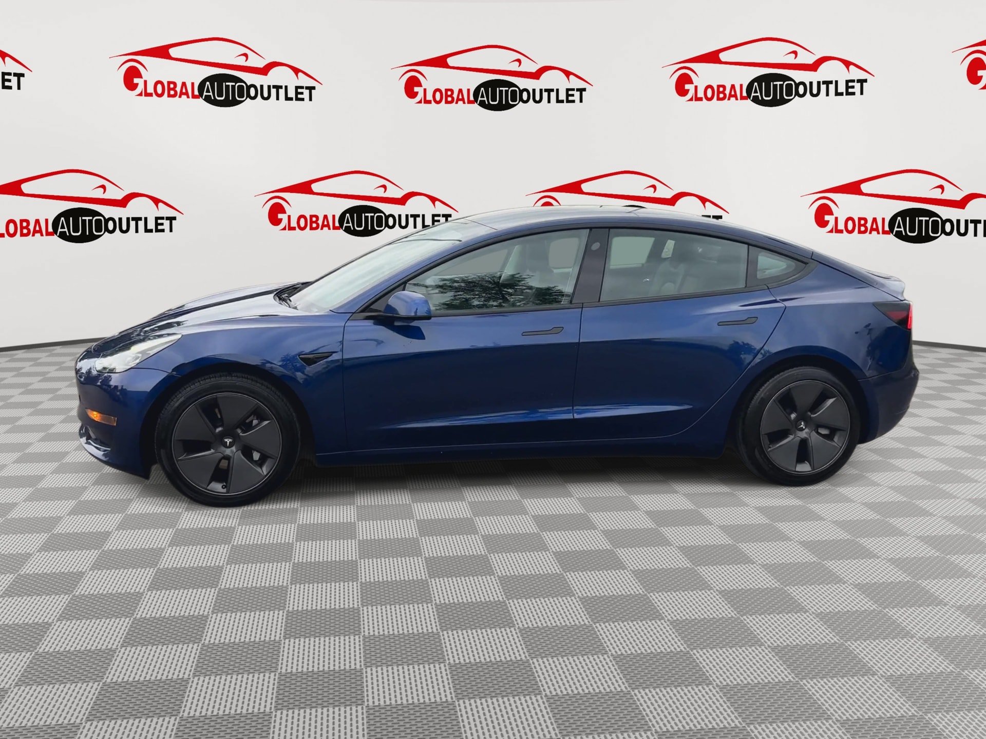 Used 2023 Tesla Model 3 Standard Range RWD image 5