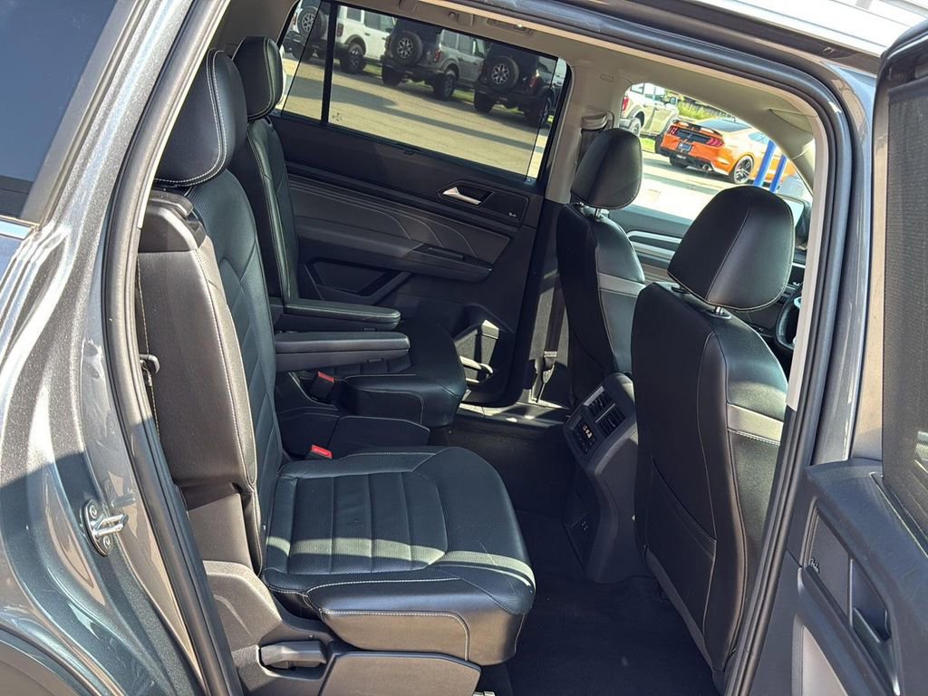 Used 2022 Volkswagen Atlas SEL Premium image 18