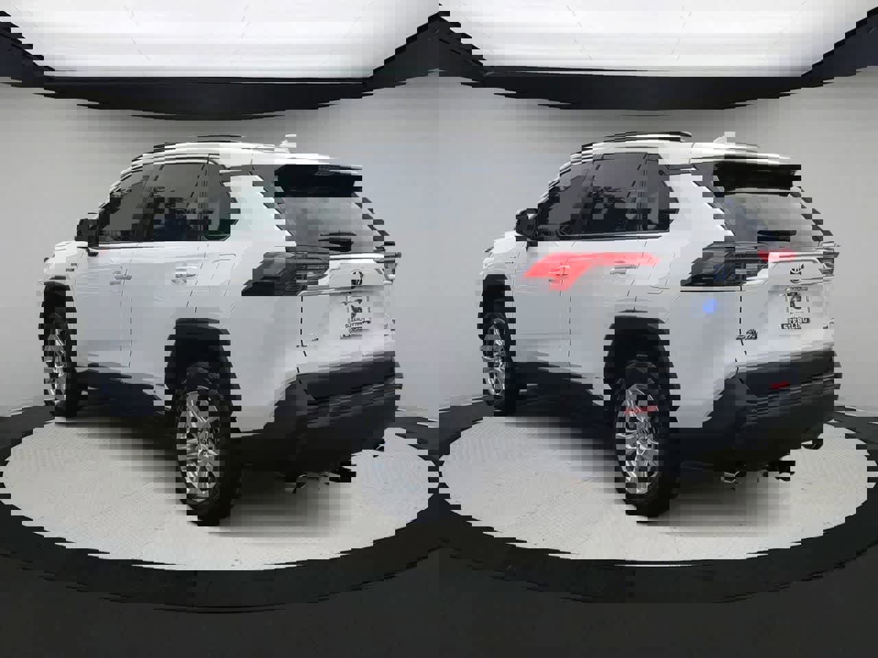 Used 2020 Toyota RAV4 XLE image 6