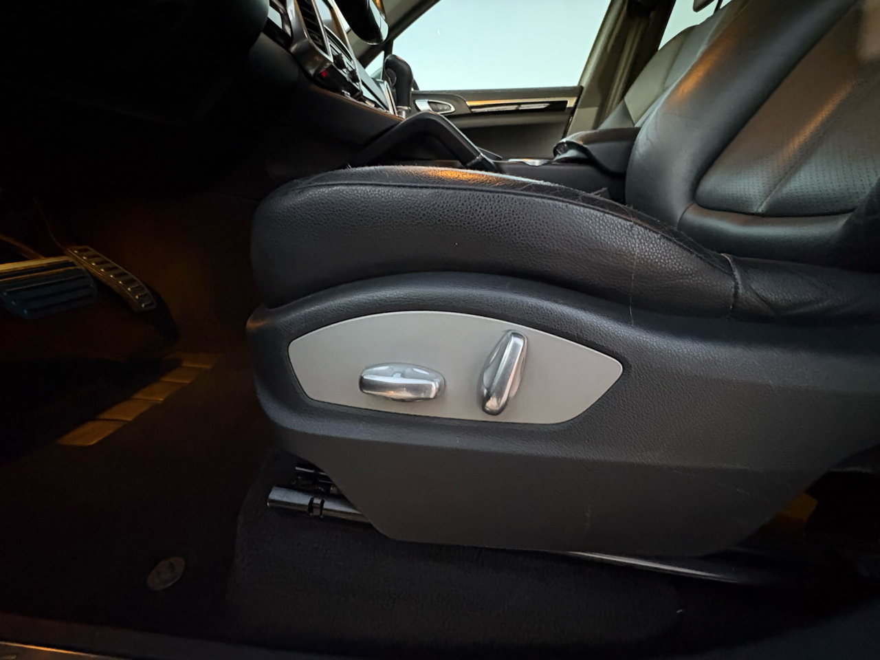 Used 2013 Porsche Cayenne S image 12