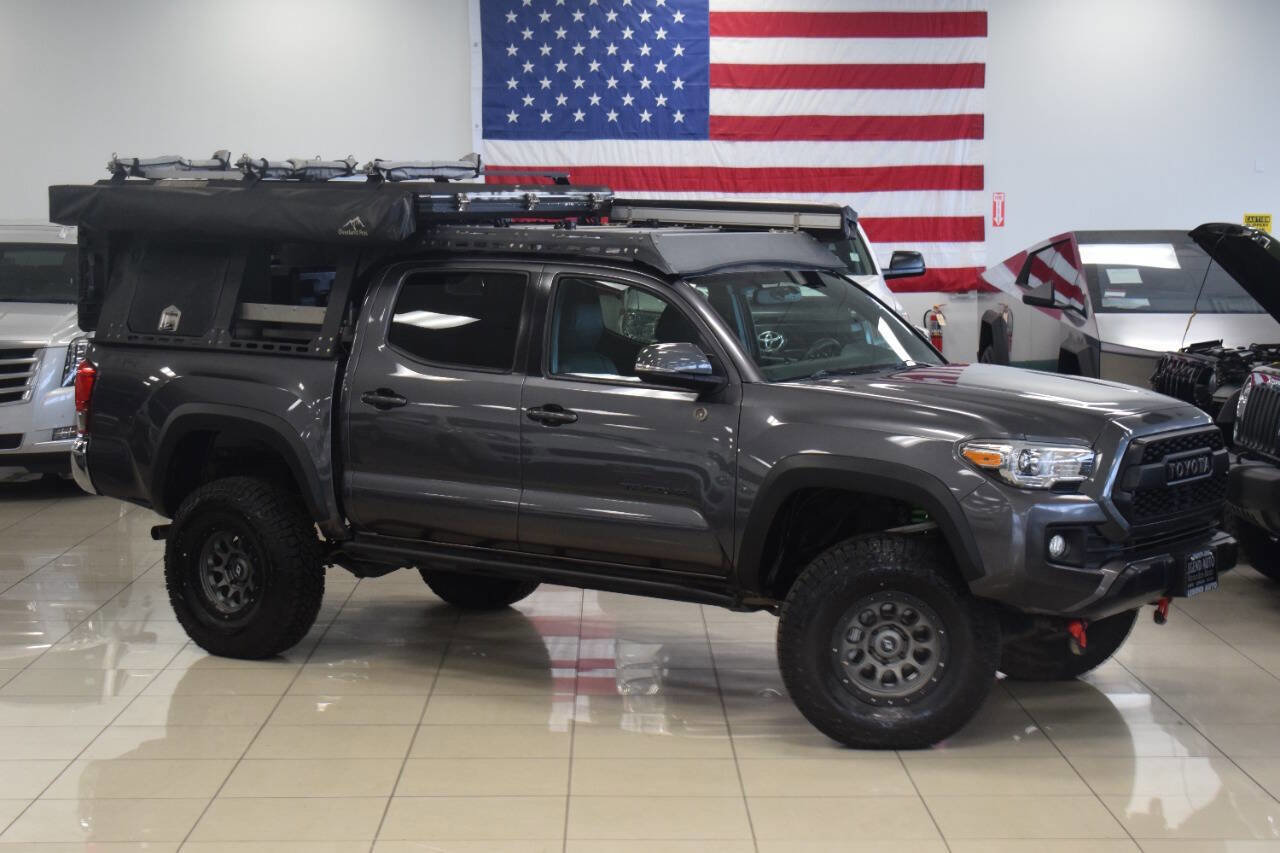 Used 2017 Toyota Tacoma TRD Off-Road image 2