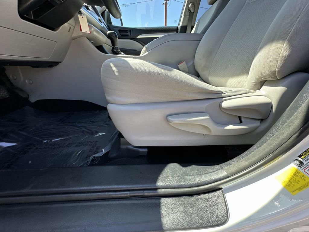 Used 2017 Toyota Highlander LE w/ Carpet Mat Package FWD image 20