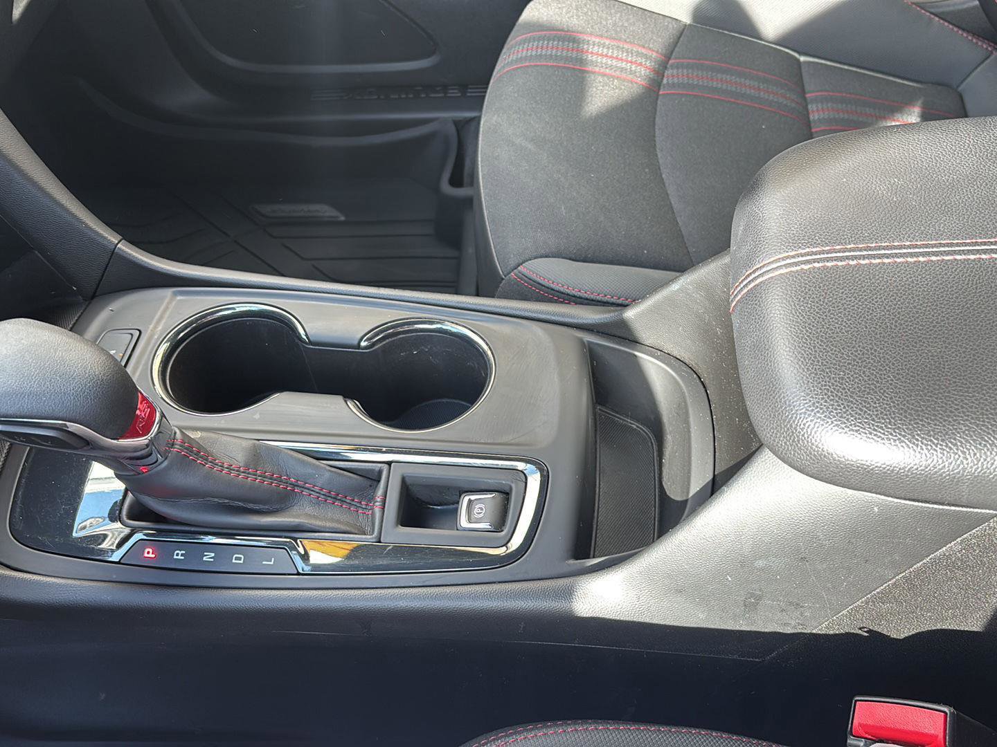 Used 2022 Chevrolet Equinox RS w/ LPO, Floor Liner Package FWD image 14