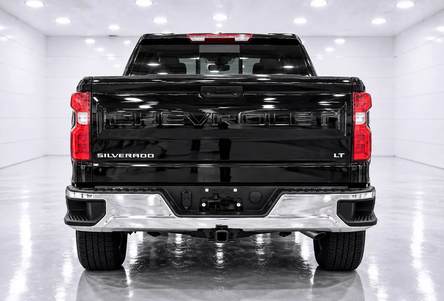 Used 2023 Chevrolet Silverado 1500 LT AWD/4WD image 4