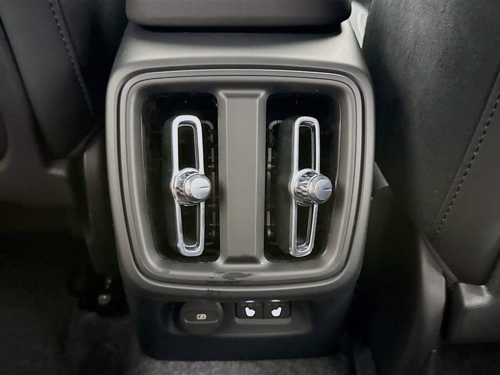 New 2026 Volvo XC40 B5 Ultra w/ Climate Package image 27