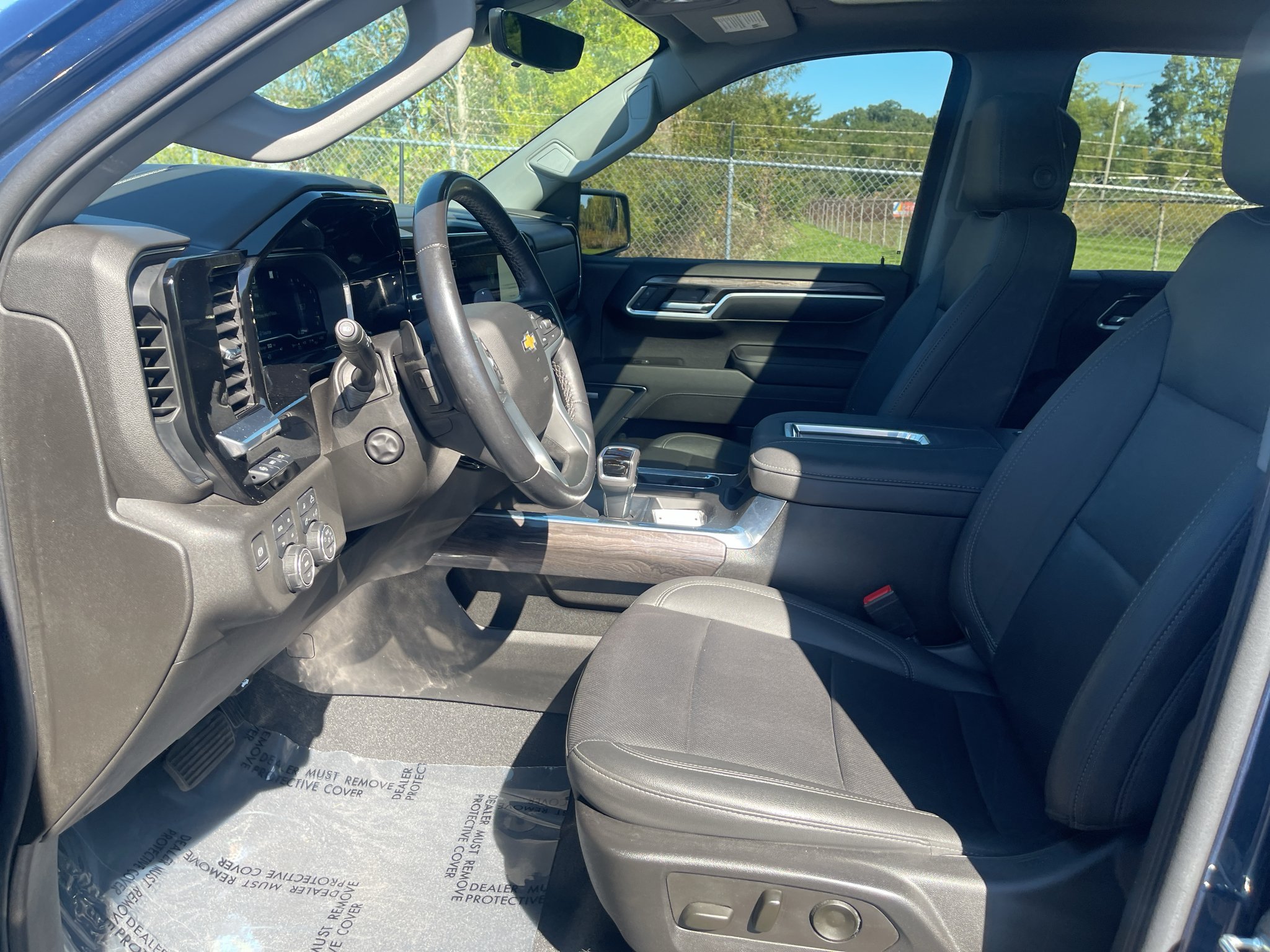 Used 2022 Chevrolet Silverado 1500 LTZ w/ LTZ Premium Package AWD/4WD image 20