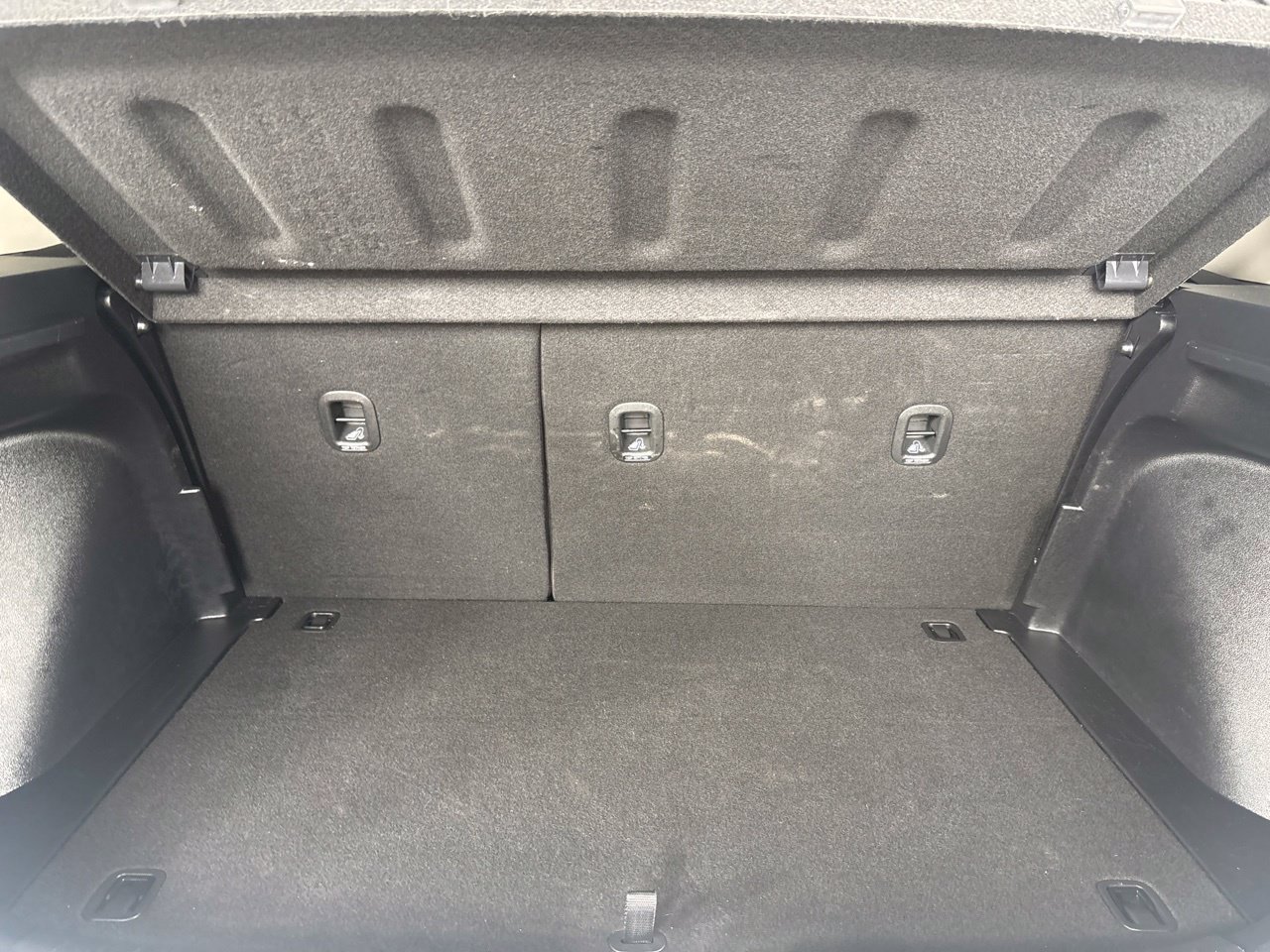 Used 2025 Hyundai Venue SEL FWD image 26