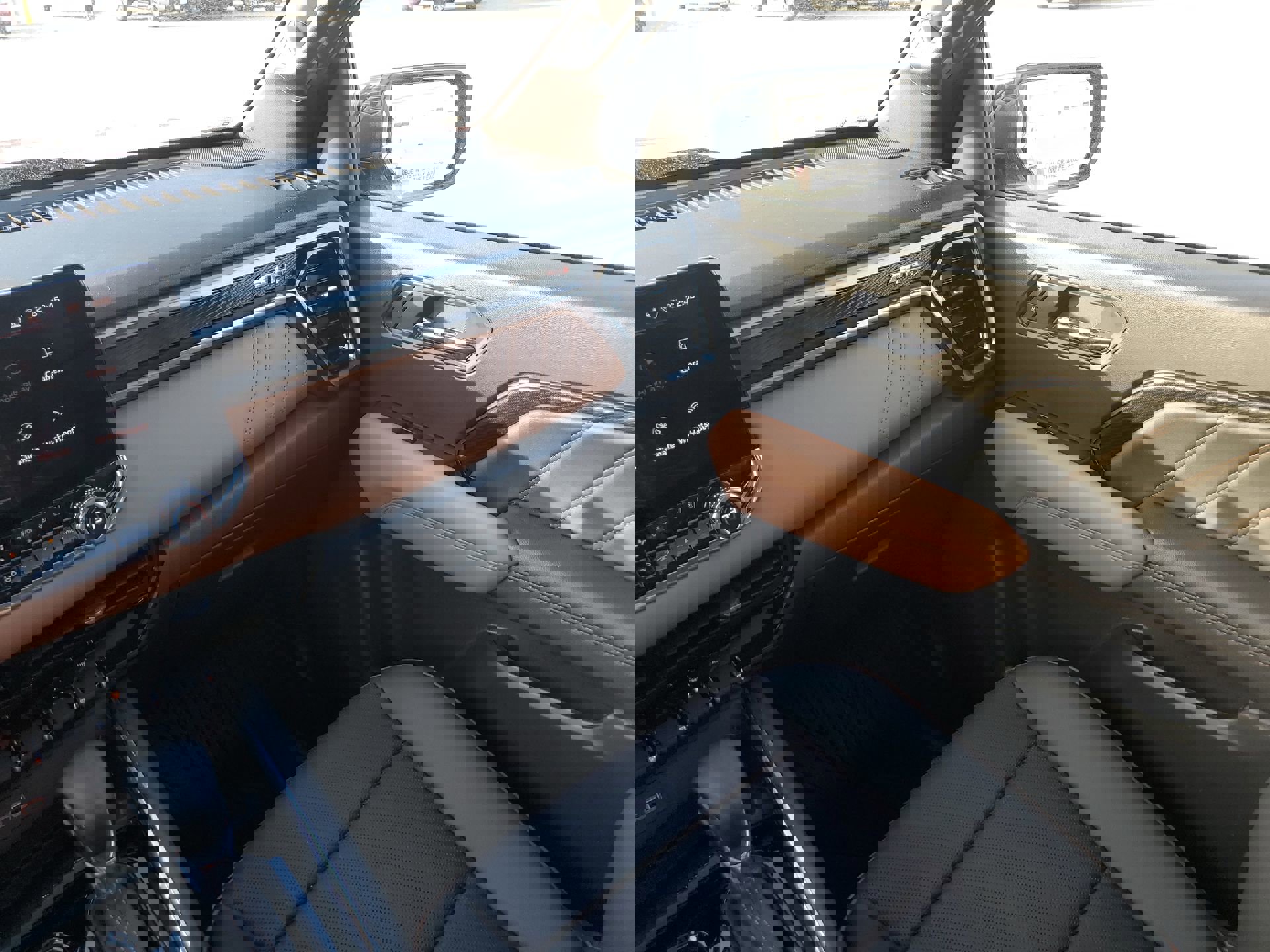 Used 2025 GMC Canyon AT4 w/ Technology Plus Package image 11