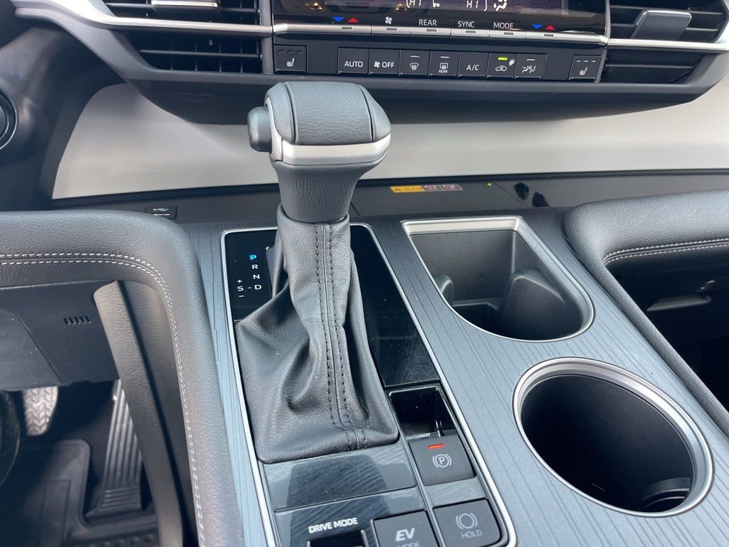 Used 2025 Toyota Sienna XLE image 15