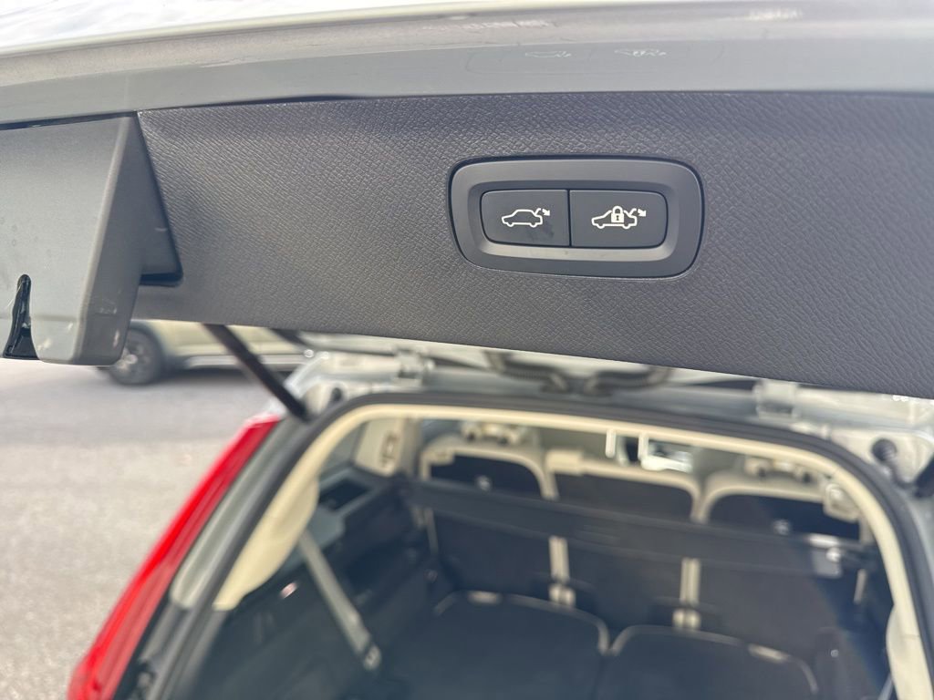 Used 2024 Volvo XC90 B5 Plus image 13