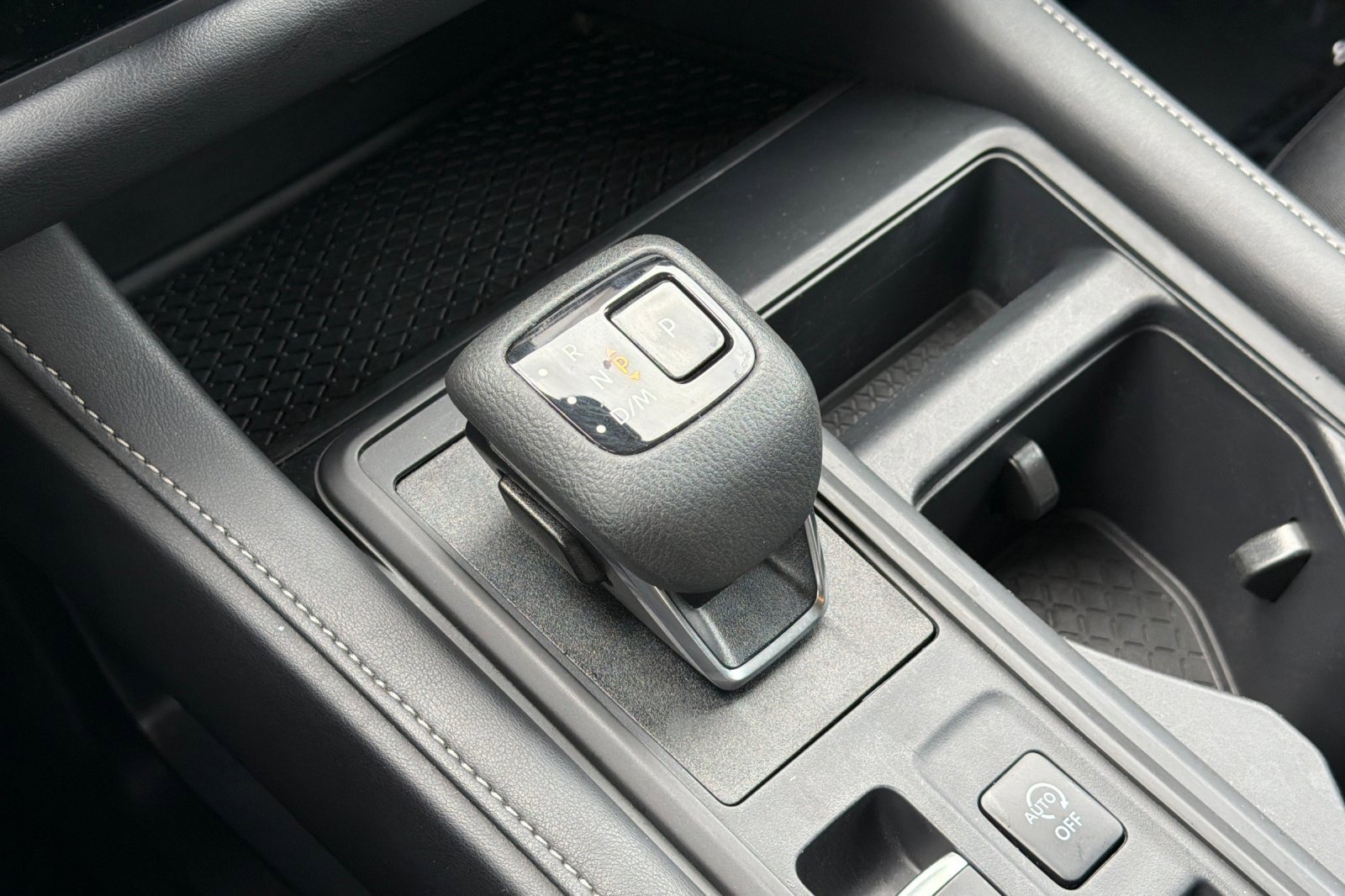 Used 2025 Nissan Pathfinder S image 21