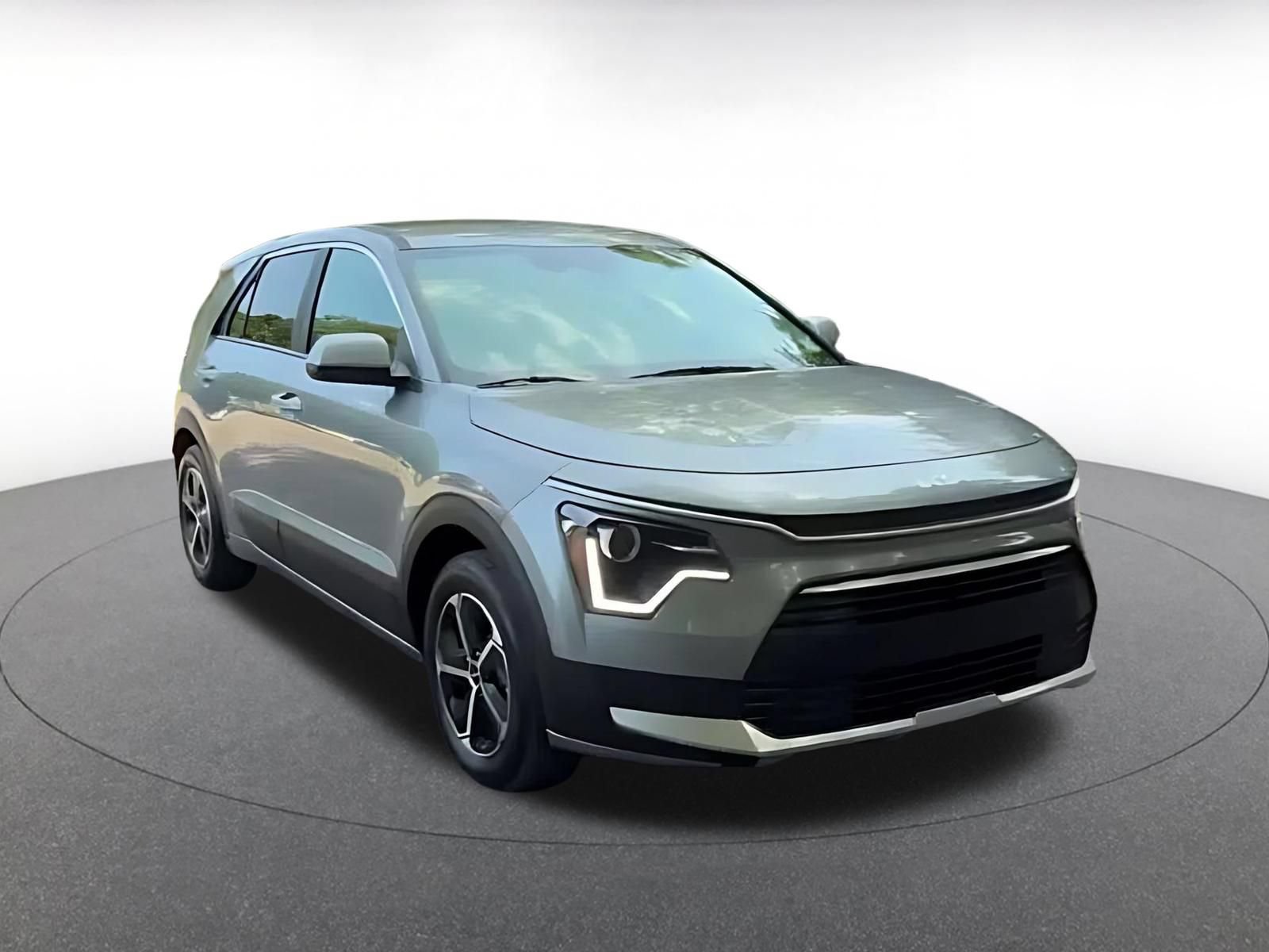 Used 2026 Kia Niro LX FWD image 3