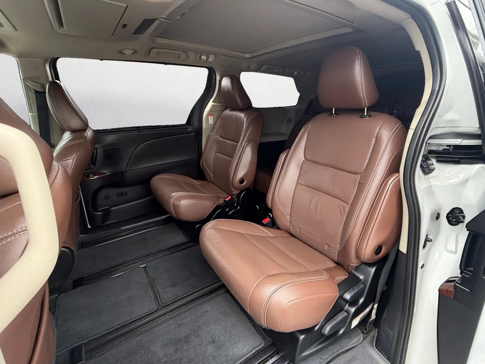 Used 2019 Toyota Sienna Limited Premium w/ Carpet Mat Package AWD/4WD image 28