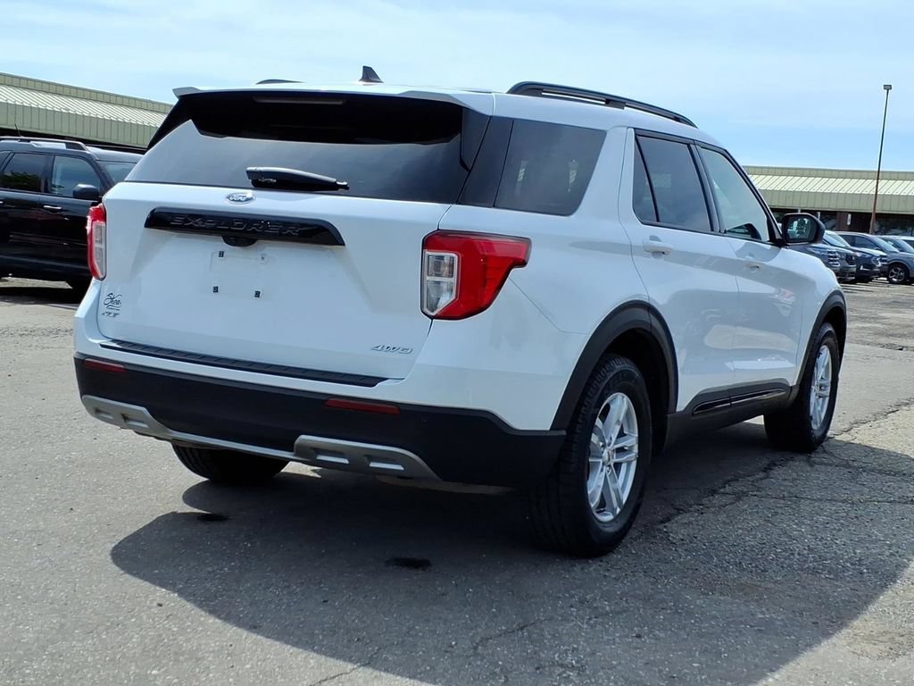 Used 2023 Ford Explorer XLT w/ Equipment Group 202A AWD/4WD image 5