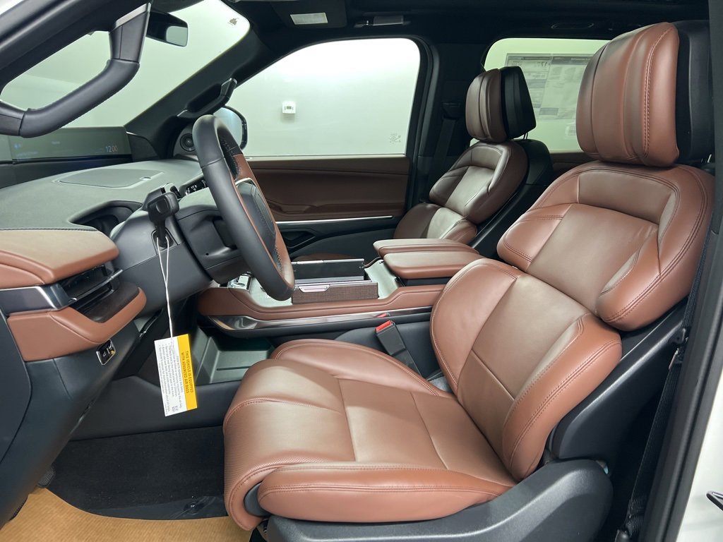 Used 2025 Lincoln Navigator Reserve image 30