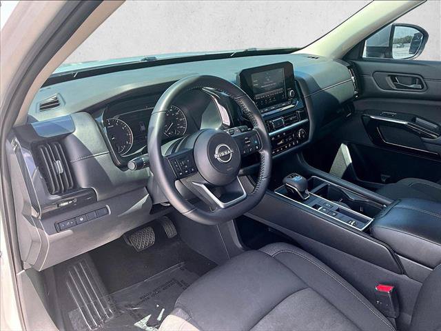 Used 2024 Nissan Pathfinder SV FWD image 14