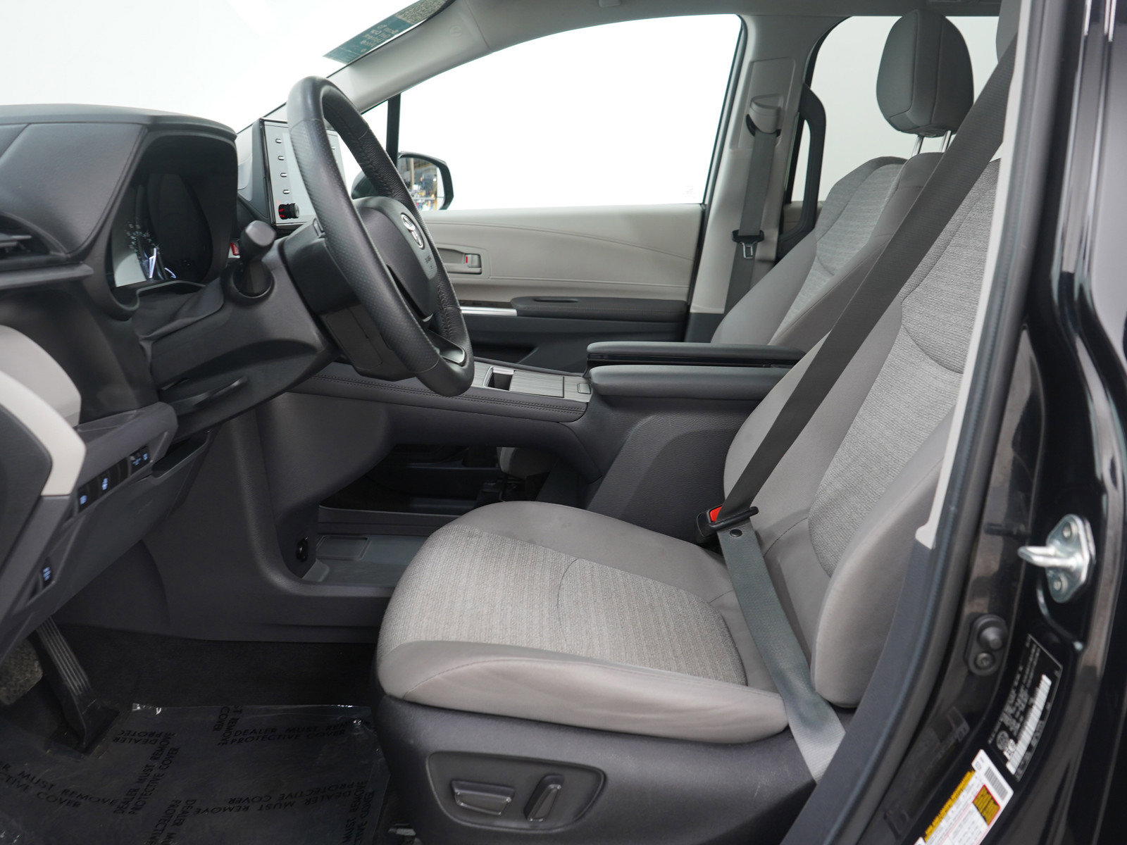 Used 2024 Toyota Sienna LE image 23