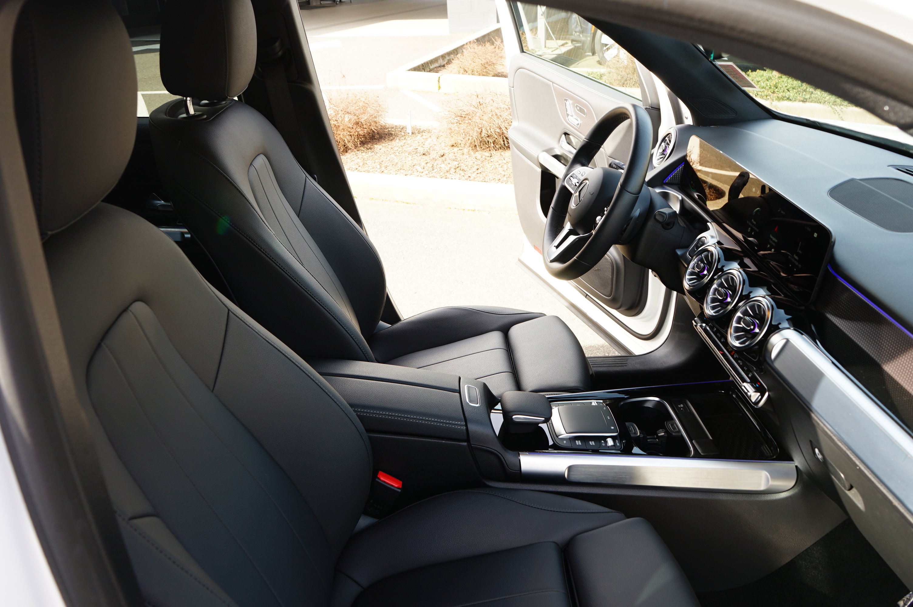 Used 2023 Mercedes-Benz EQB 300 4MATIC image 27