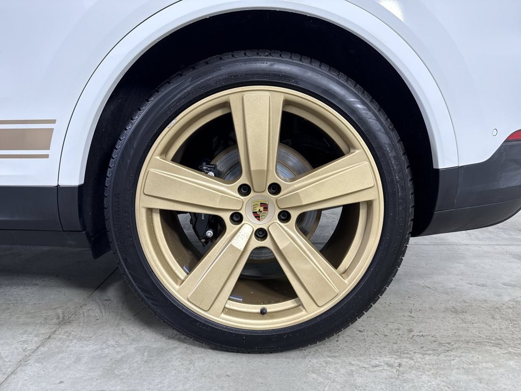 Certified 2024 Porsche Cayenne Coupe w/ Premium Package Plus AWD/4WD image 15