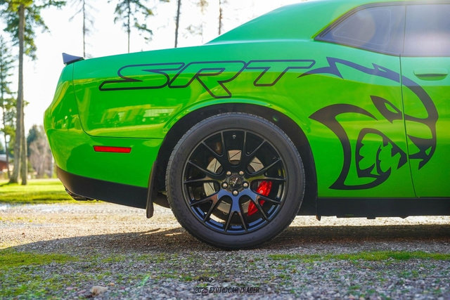 Used 2017 Dodge Challenger SRT Hellcat image 10