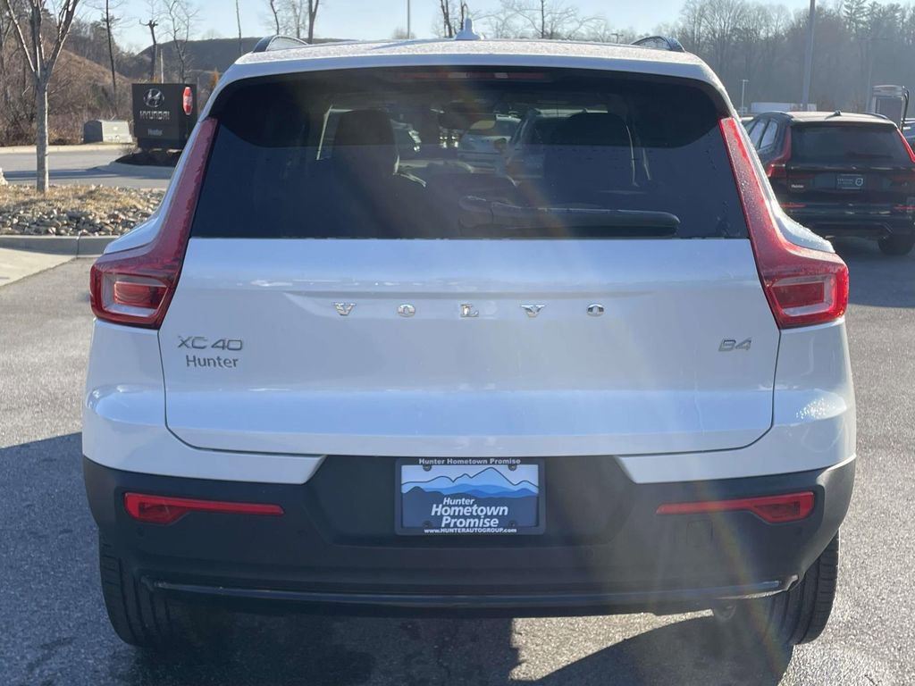 New 2026 Volvo XC40 B4 Plus w/ Protection Package Premier FWD image 27