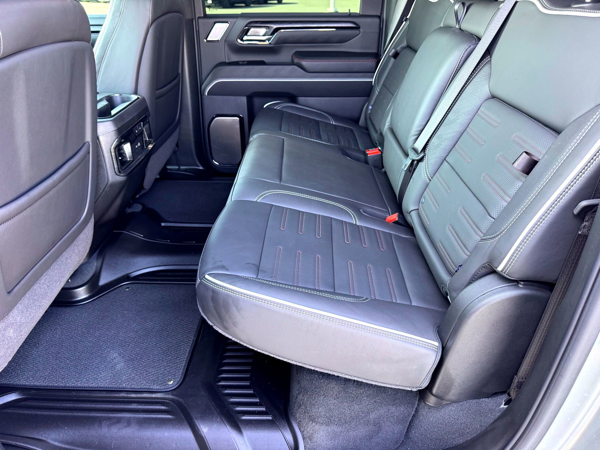 Used 2025 GMC Sierra 2500 AT4X image 21