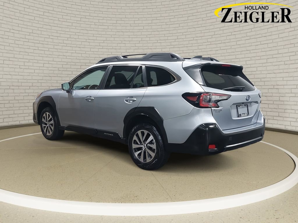 Used 2025 Subaru Outback Premium image 7