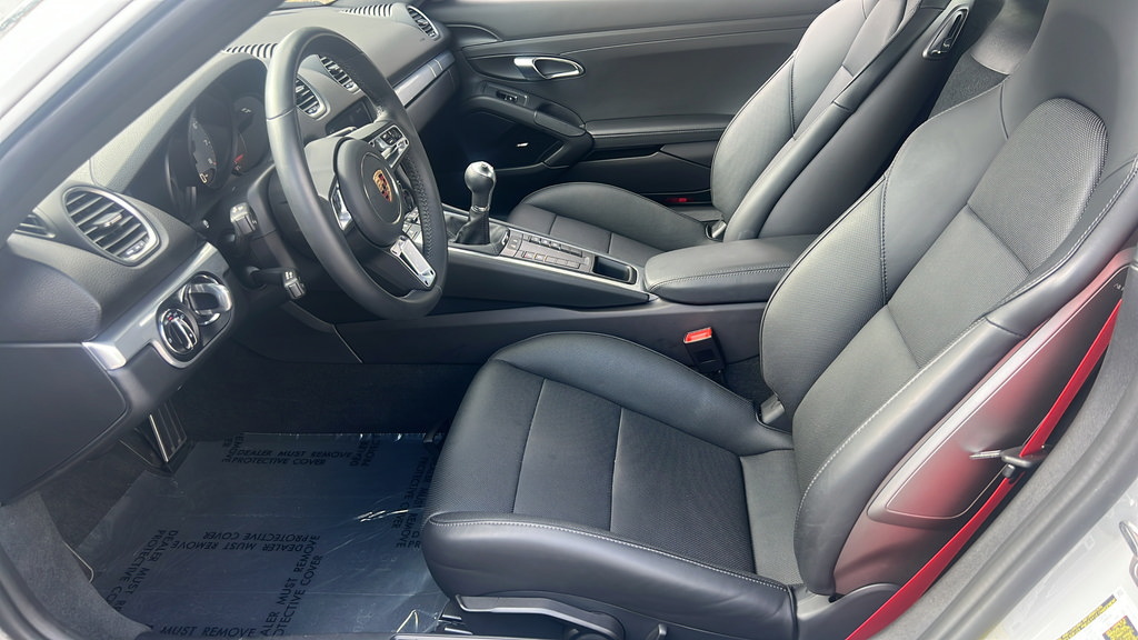 Certified 2025 Porsche 718 Cayman S RWD image 5