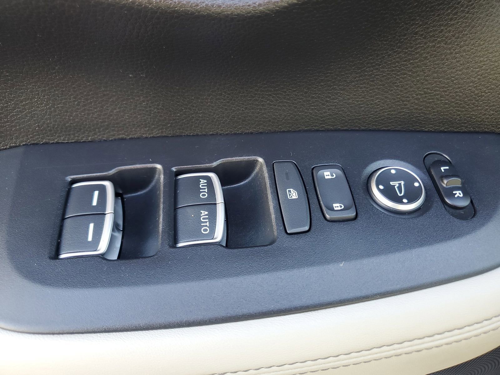 Used 2024 Honda HR-V EX-L image 18