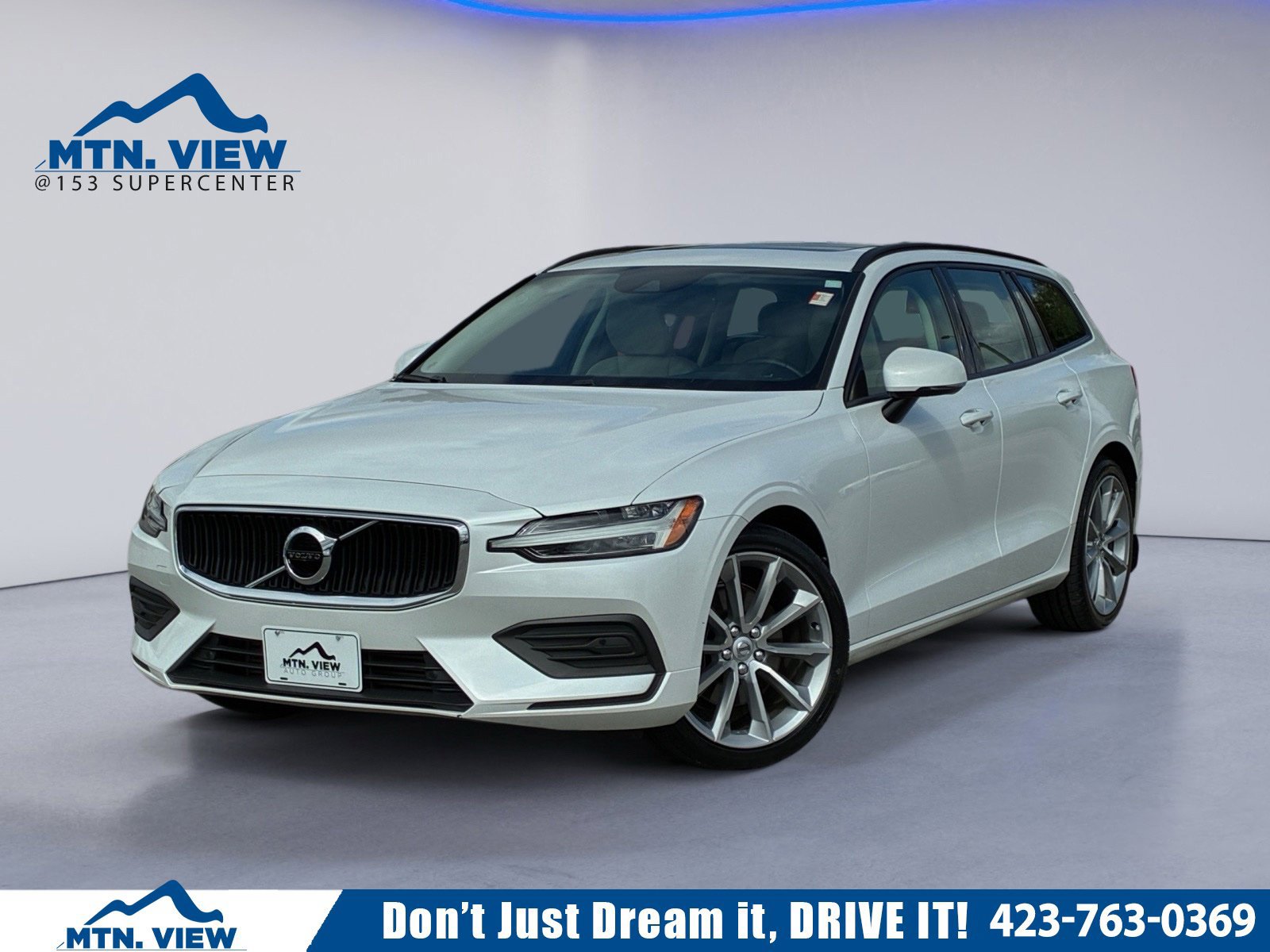 Used 2020 Volvo V60 T5 Momentum w/ Premium Package FWD image 1