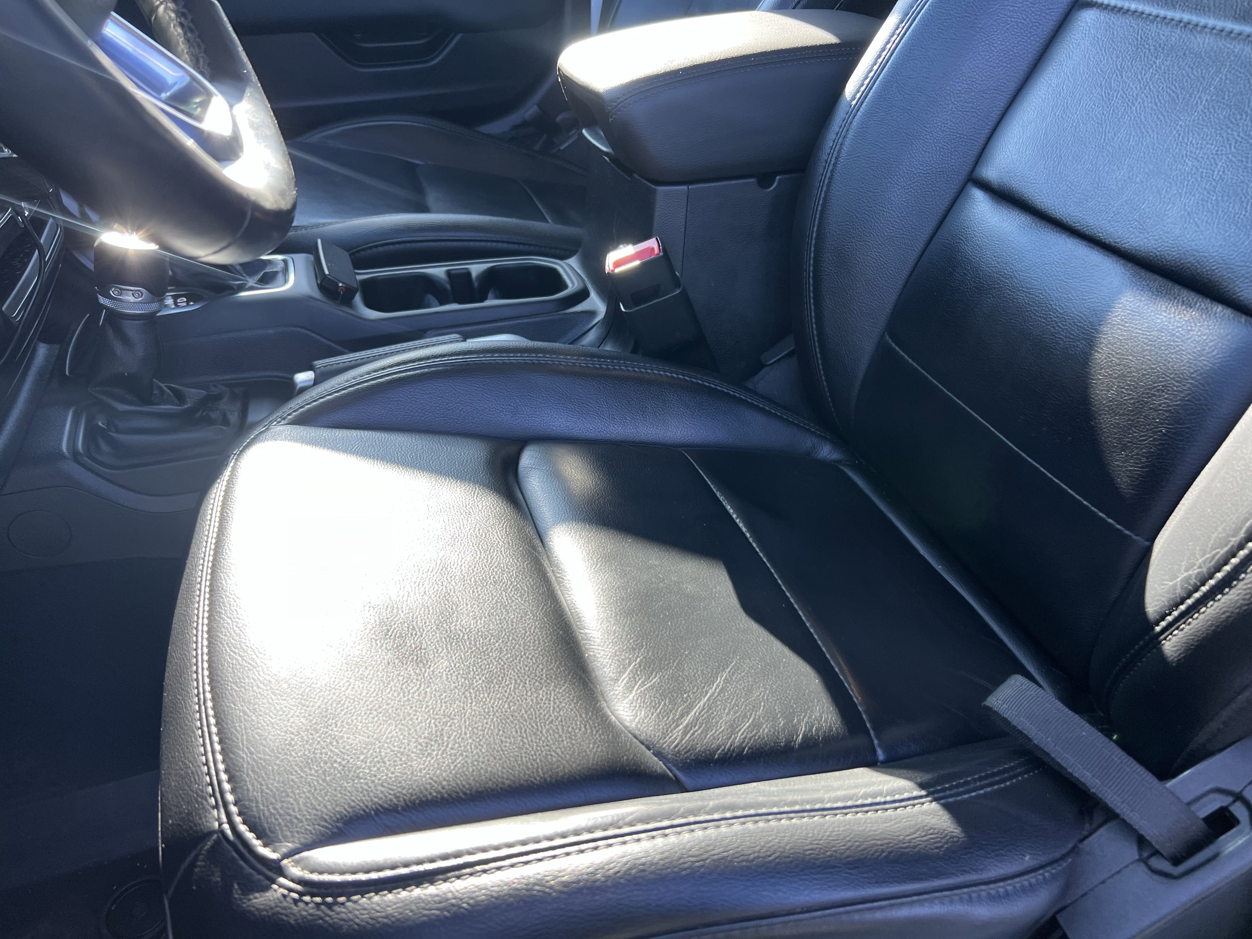 Used 2020 Jeep Wrangler Unlimited Sahara AWD/4WD image 18