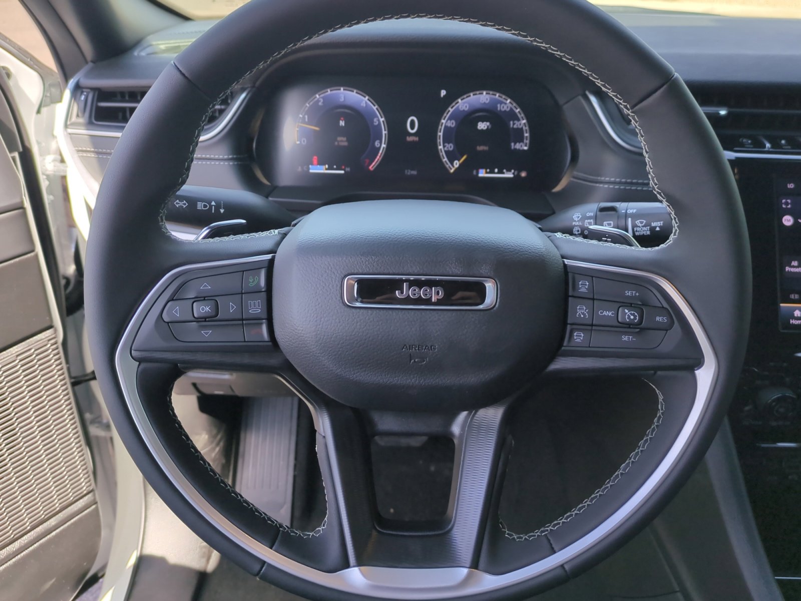 New 2026 Jeep Grand Cherokee Laredo image 9