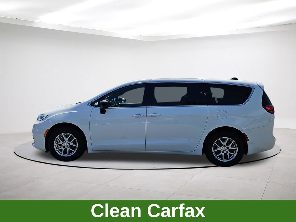 Used 2025 Chrysler Pacifica Select FWD image 4