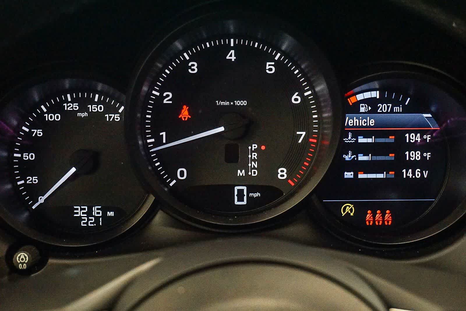 Certified 2025 Porsche Macan AWD/4WD image 21