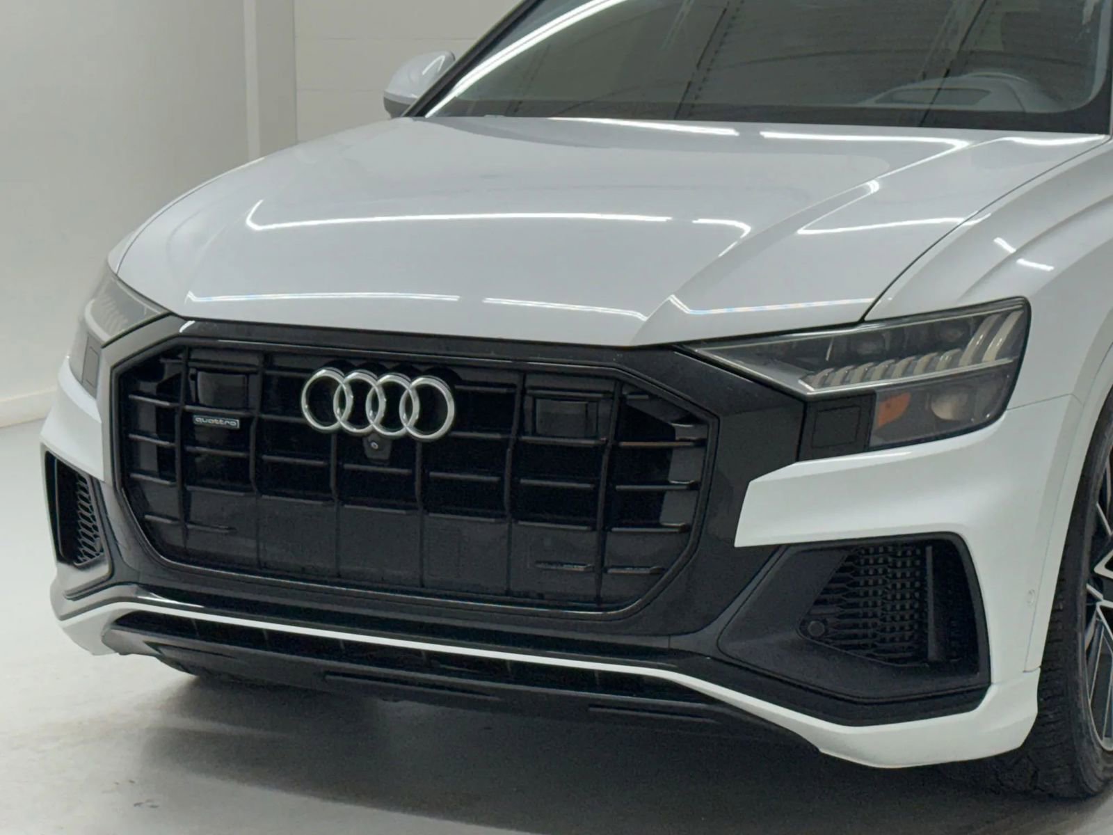 Used 2019 Audi Q8 Prestige w/ Luxury Package AWD/4WD image 31